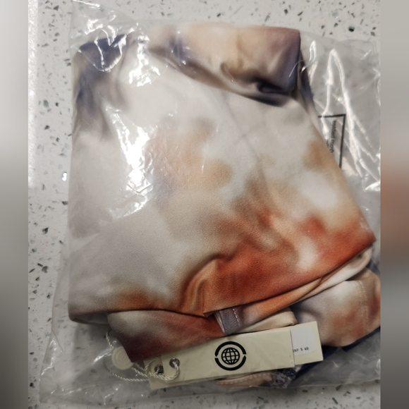 Max Studio Mojave Crisscross Back Tank Top - Medium - Picture 5 of 6